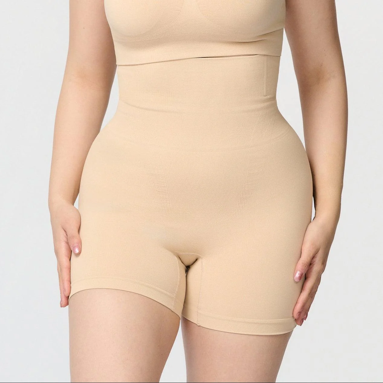 Formende shorts med hofteputer - Image 7