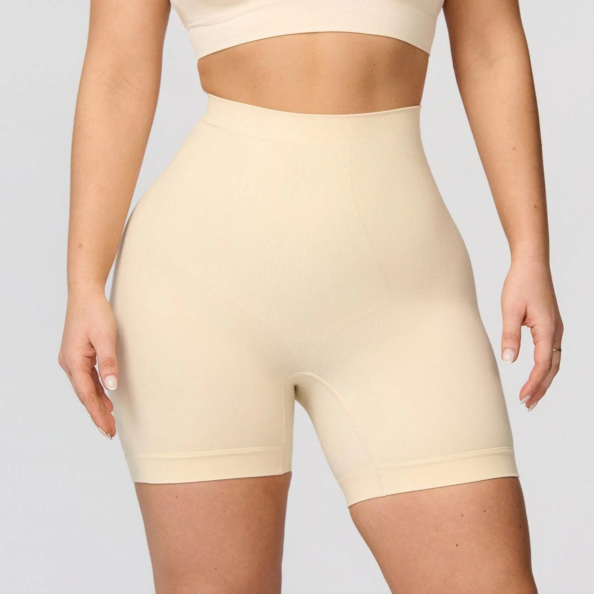 Shaping shorts med lett støtte - Image 4