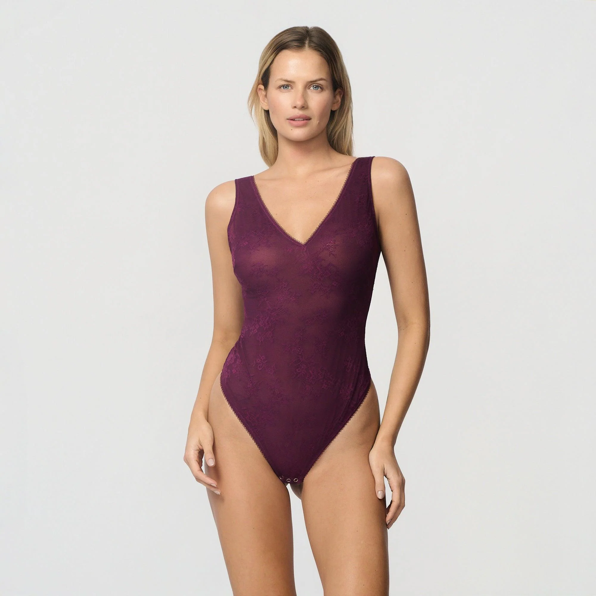 Sømløs blondebody med V-utringning - Image 9