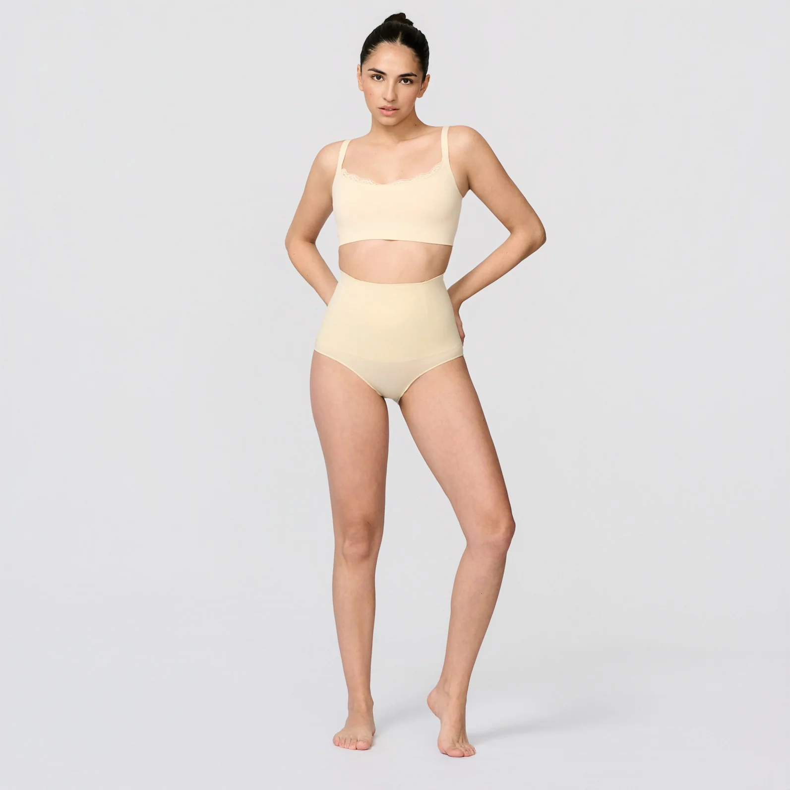 Sømløs bralette med blonder - Image 10