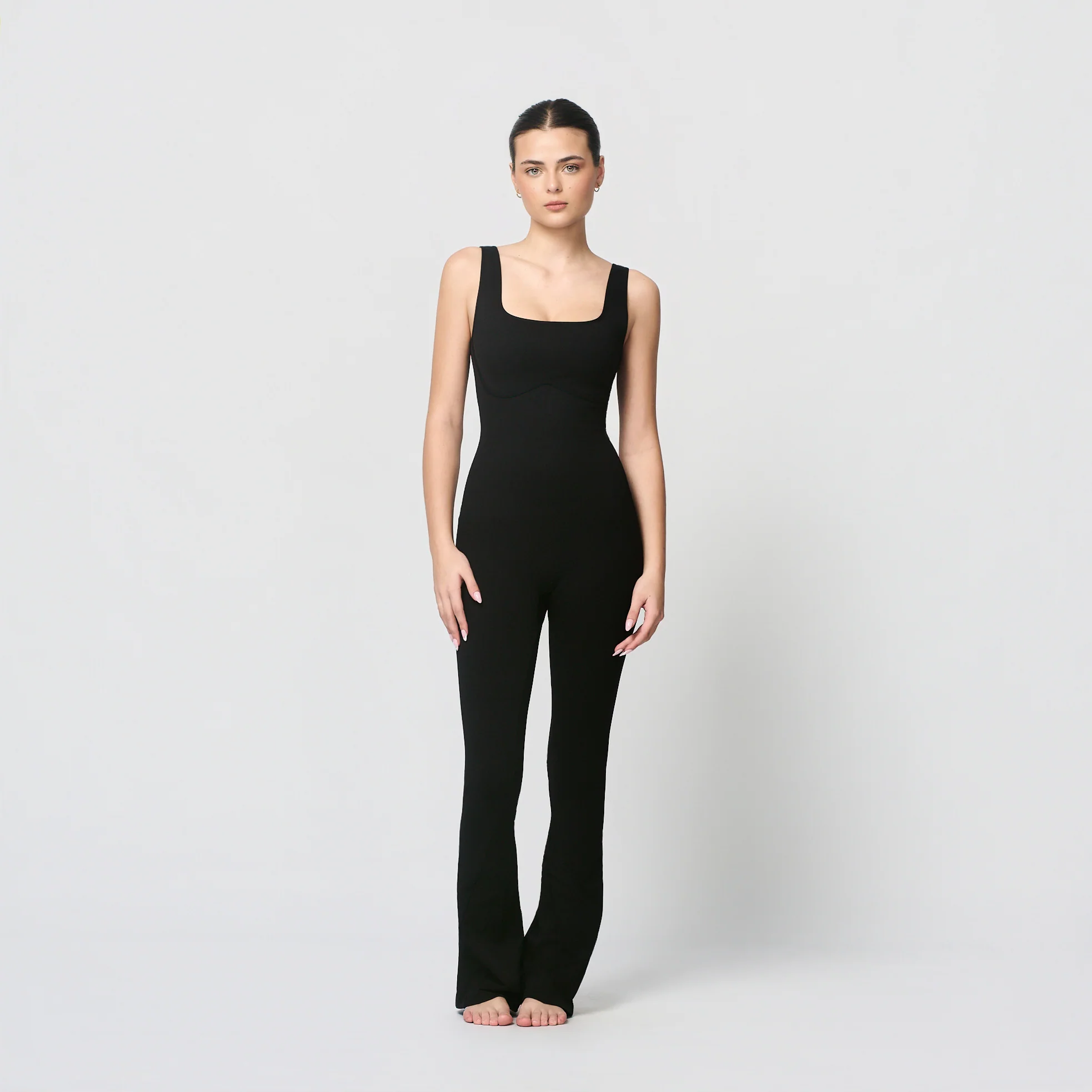 Sømløs jumpsuit med utsvingte ben - Image 5