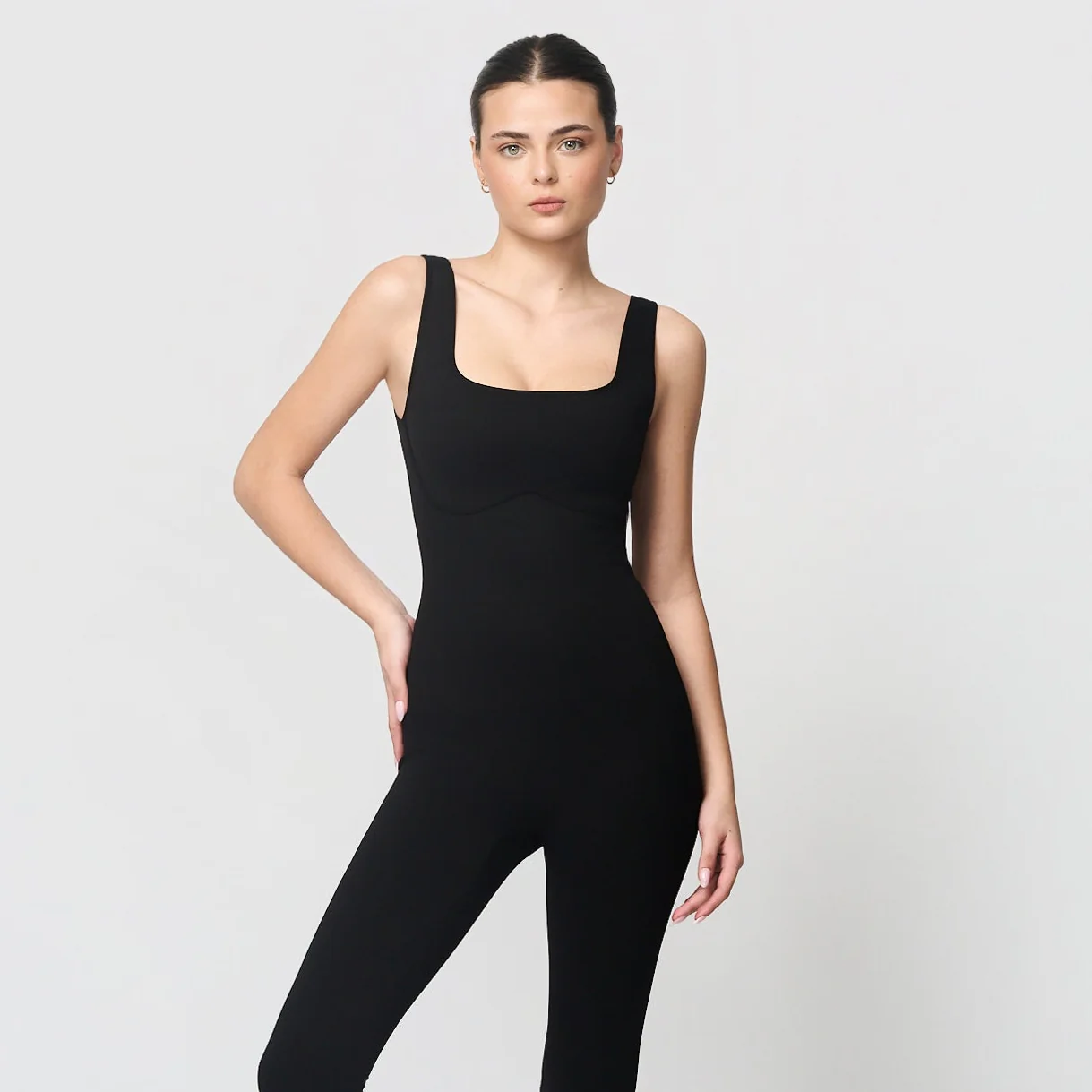 Sømløs jumpsuit med utsvingte ben - Image 6