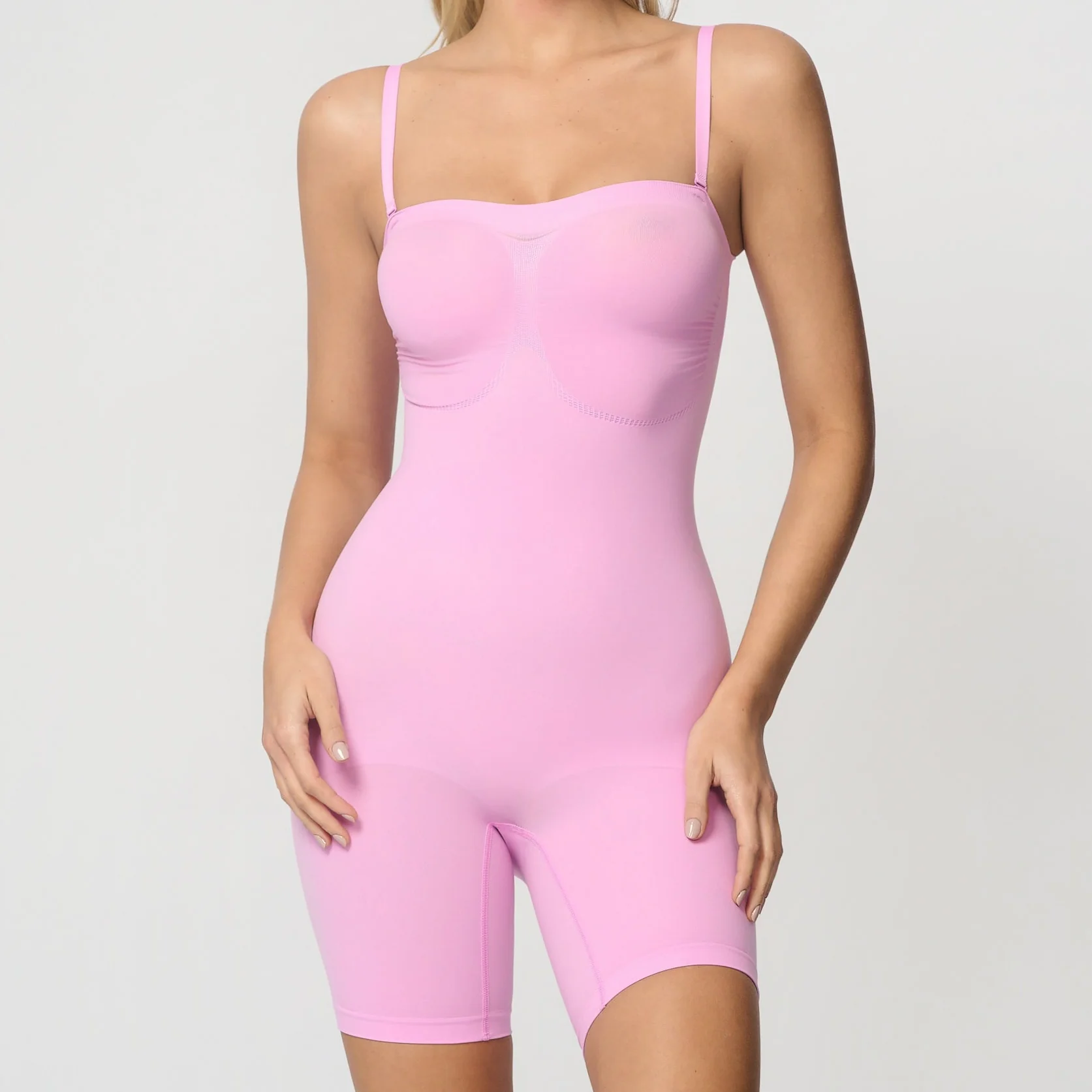 Sømløs shaping-body med løft og støtte - Image 4