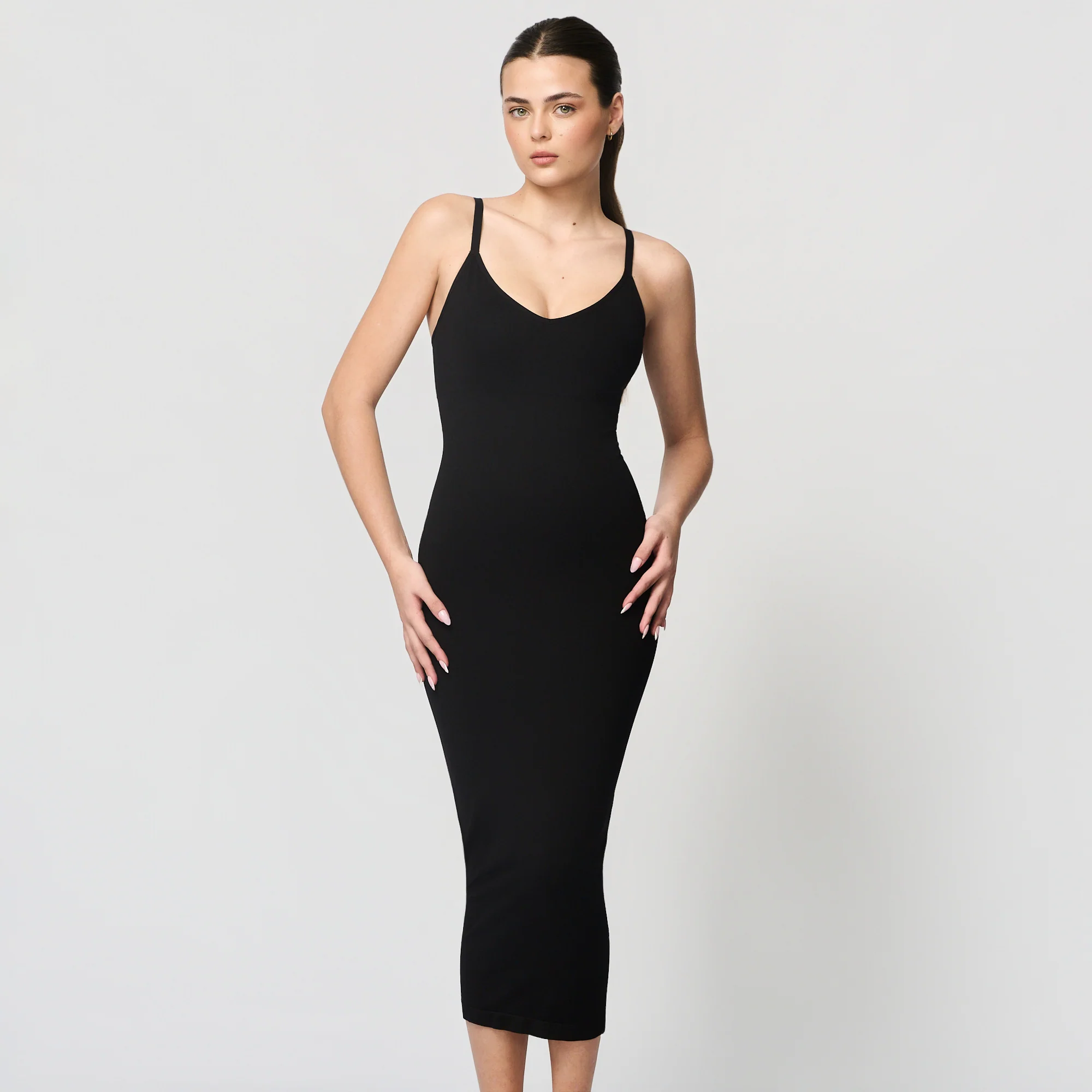 Sømløs shapingkjole med spagettistropper - Image 15